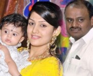 H d kumaraswamy with wife radhika kumaraswamy and daughter shamika