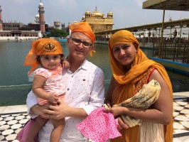 Naresh kathooria family: with wife and daughter