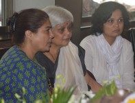 Sadashiv amrapurkar's wife and daughters