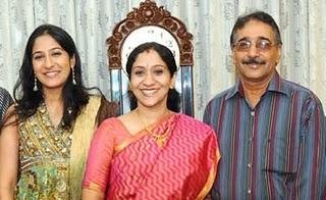 Shweta mohan family: mother sujatha mohan, father dr mohan